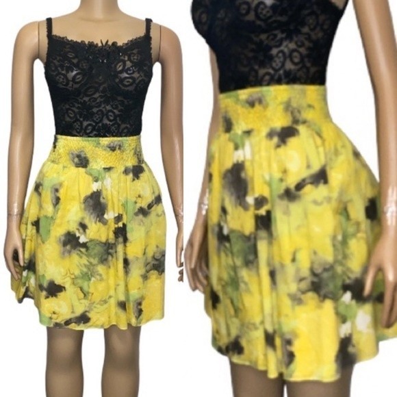 New York & Co. Mini Skirt Tie Dye Wide Smocked Elastic Waist Flared Skirt size L - Picture 1 of 10